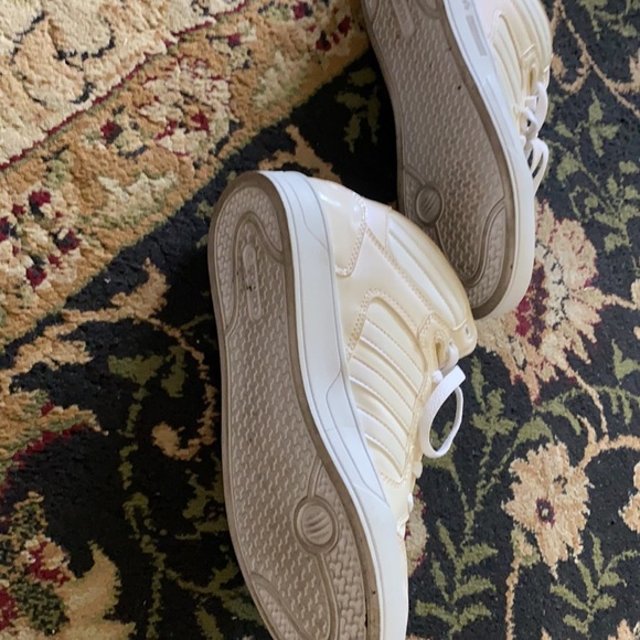 🌻SALE🌻 Adidas shoes size 7 ( used) - Picture 3 of 3